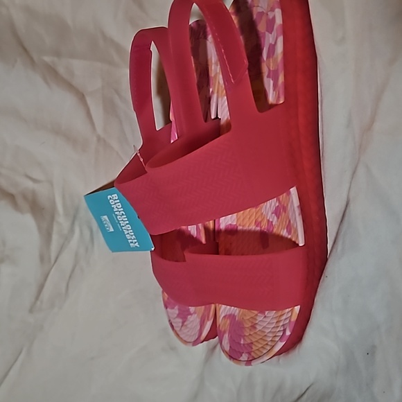 Water Friendly Sandals - Picture 2 of 4